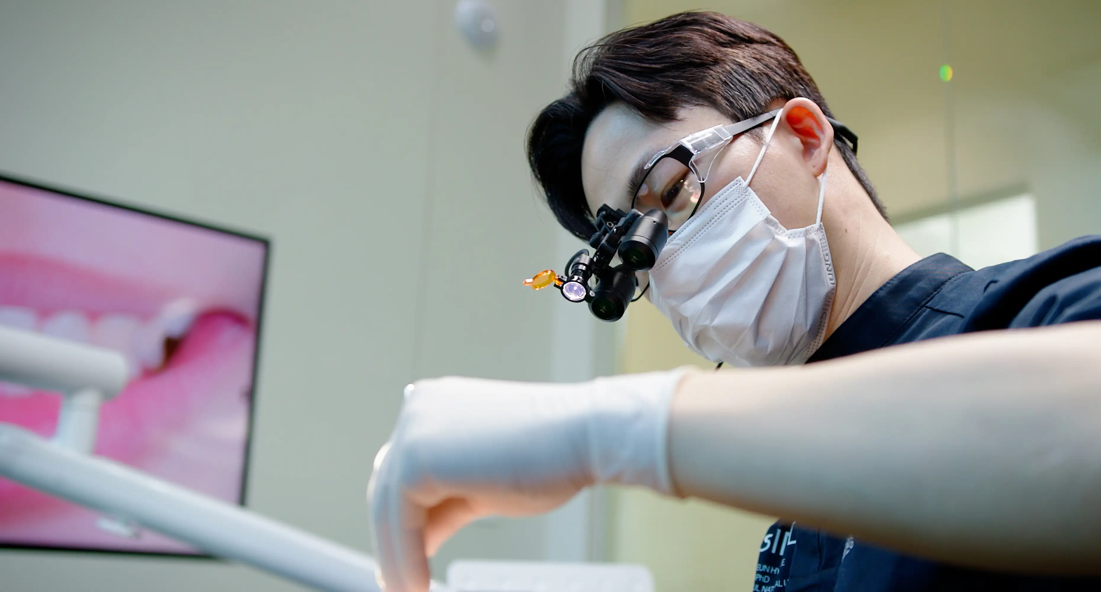 서울심도치과의원 앞니재치료 라미네이트 | 의학적 원칙과 장인정신을 바탕으로 자연스러운 아름다움을 회복