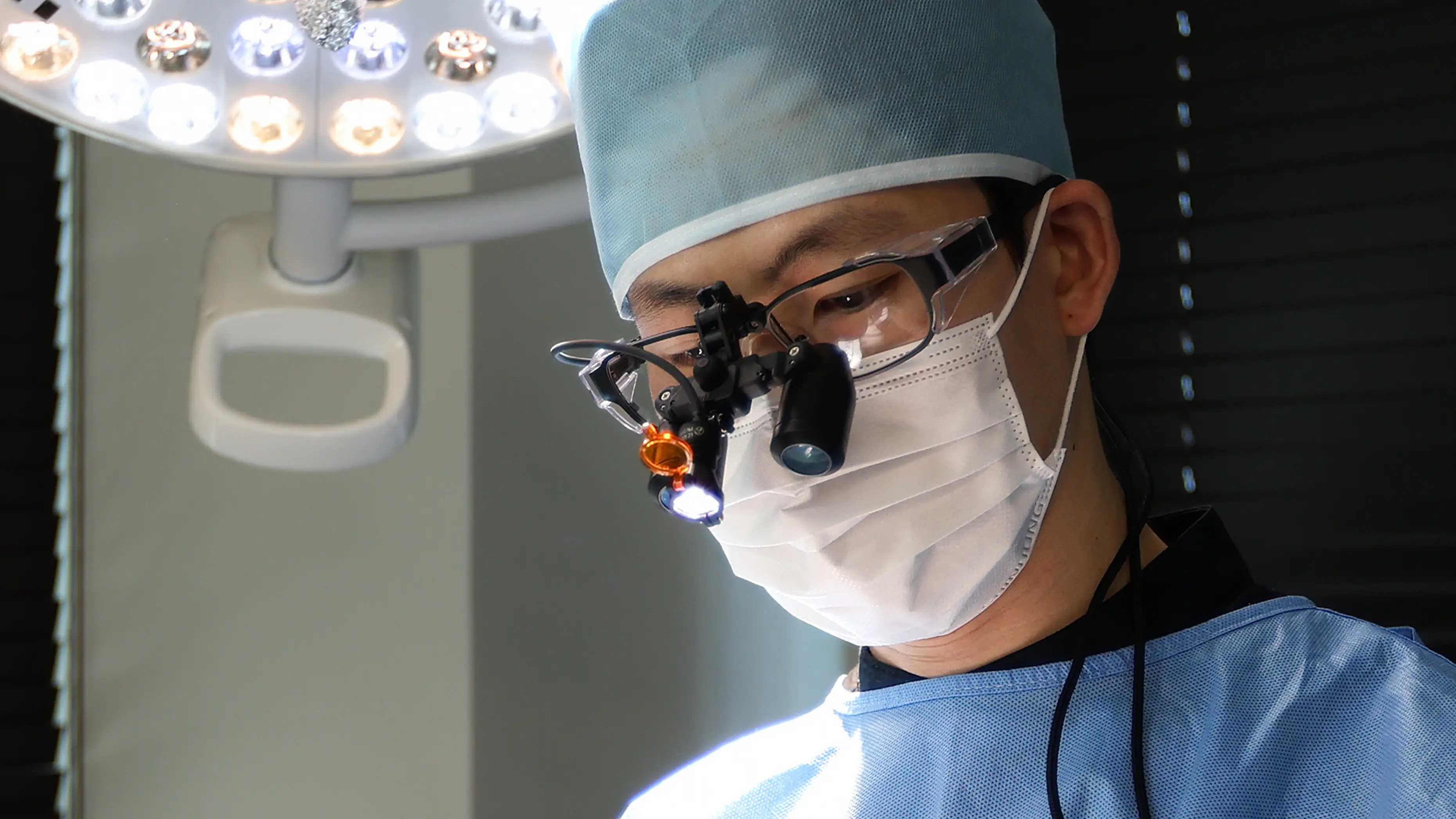 잇몸 재생 치료의 전문성과 풍부한 임상경험을 갖춘 심도치과